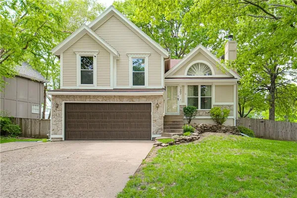 $349,900 | 1207 North Anne Shirley Drive, Olathe, KS 66061