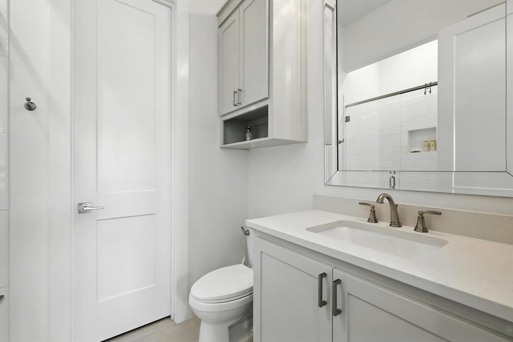 148 Overlook Drive Aledo, TX 76008 - Photo 26 of 40 a bathroom with a sink toilet and mirror