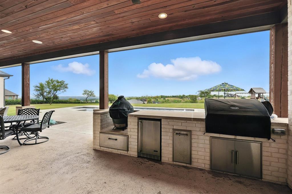 148 Overlook Drive Aledo, TX 76008 - Photo 35 of 40 a living room with a stove and a table