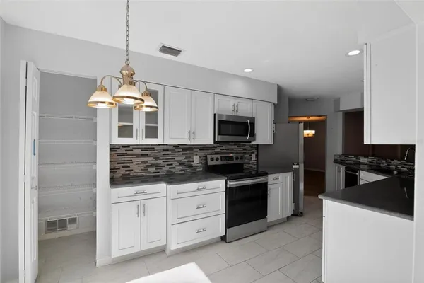 $179,900 | 3644 North Laurelwood Loop, Beverly Hills, FL 34465