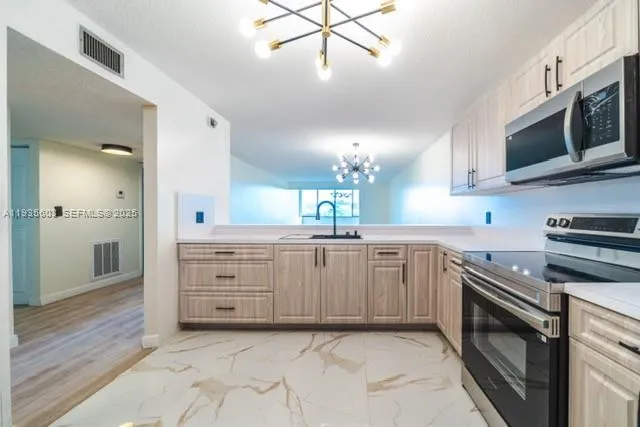 $2,390 | 8020 Hampton Boulevard, Unit 404, North Lauderdale, FL 33068