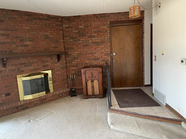 $189,900 | 2 Cinnamon Creek Drive, Unit 2S, Palos Hills, IL 60465