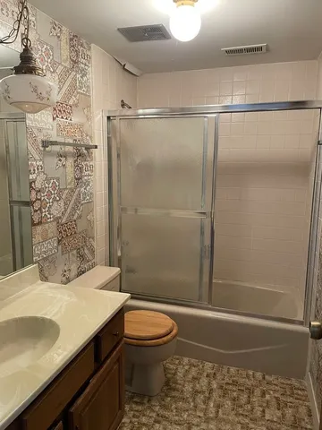 $189,900 | 2 Cinnamon Creek Drive, Unit 2S, Palos Hills, IL 60465