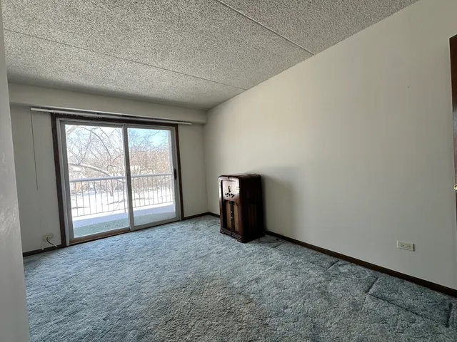 $189,900 | 2 Cinnamon Creek Drive, Unit 2S, Palos Hills, IL 60465