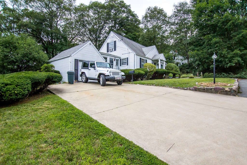 16 Lambert Road Randolph, MA 02368 - Photo 3 of 18 Gallery Image 3