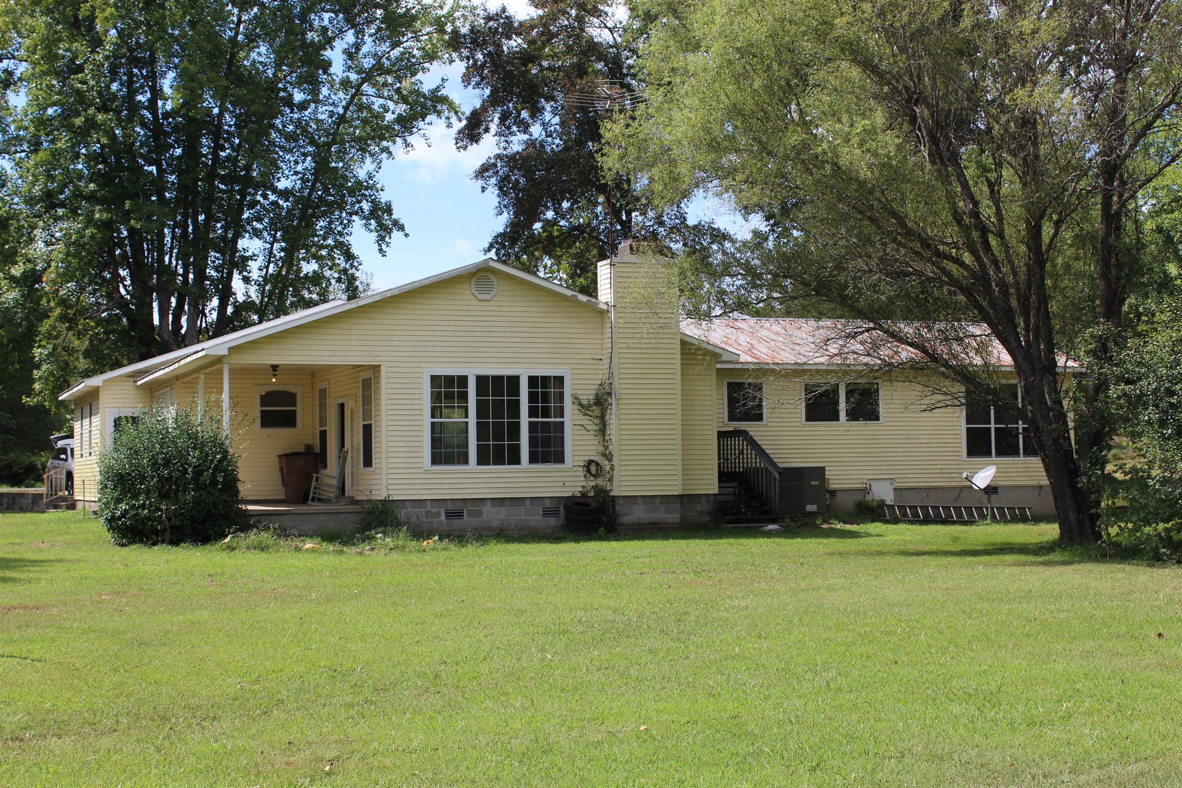 932 CCC Road McEwen, TN 37101 - Photo 1 of 30 a front view of house with yard and green space