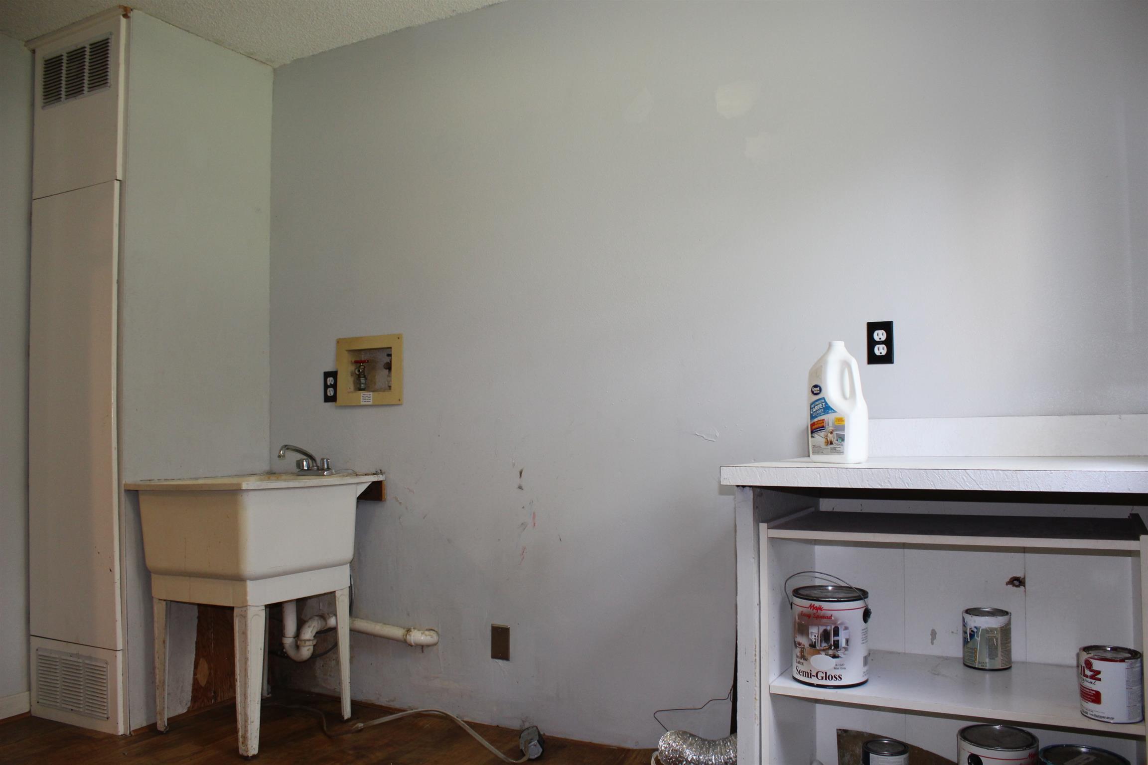 932 CCC Road McEwen, TN 37101 - Photo 11 of 30 a room with a table and a chair