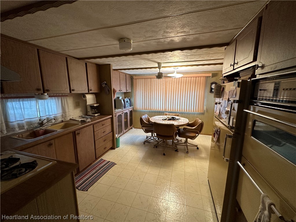 2700 Desoto Road Sebring, FL 33870 - Photo 8 of 10 a kitchen with a sink appliances and cabinets