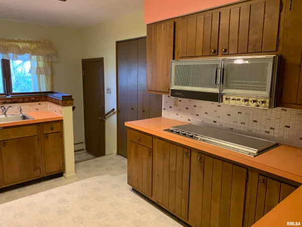 $240,000 | 2424 Curved Creek Road, Quincy, IL 62305