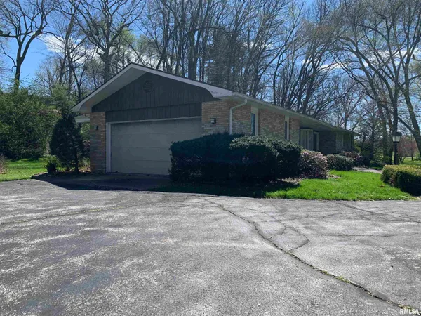 $240,000 | 2424 Curved Creek Road, Quincy, IL 62305