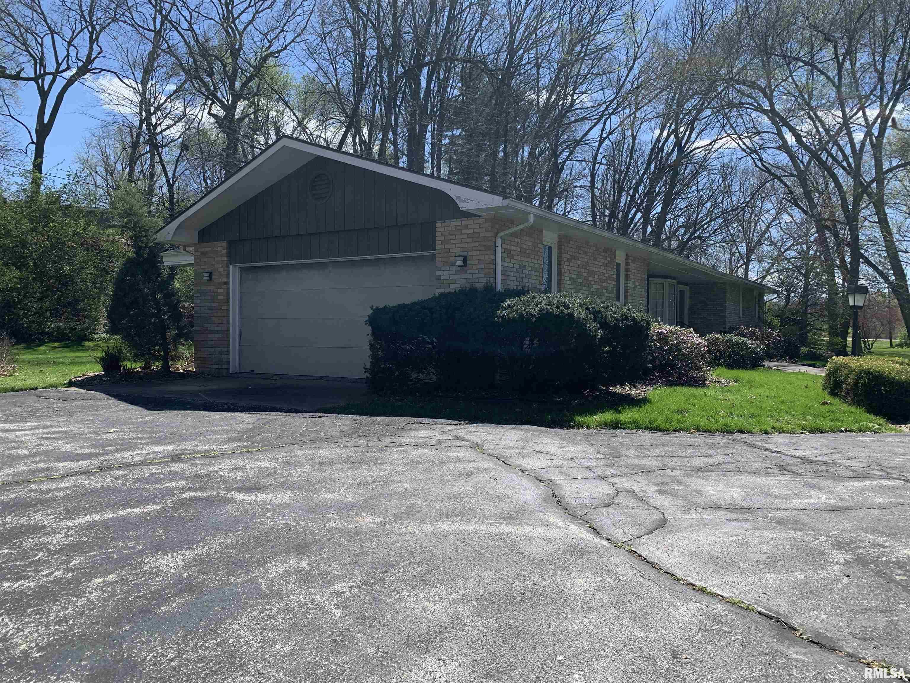 2424 Curved Creek Road Quincy, IL 62305 - Photo 2 of 21