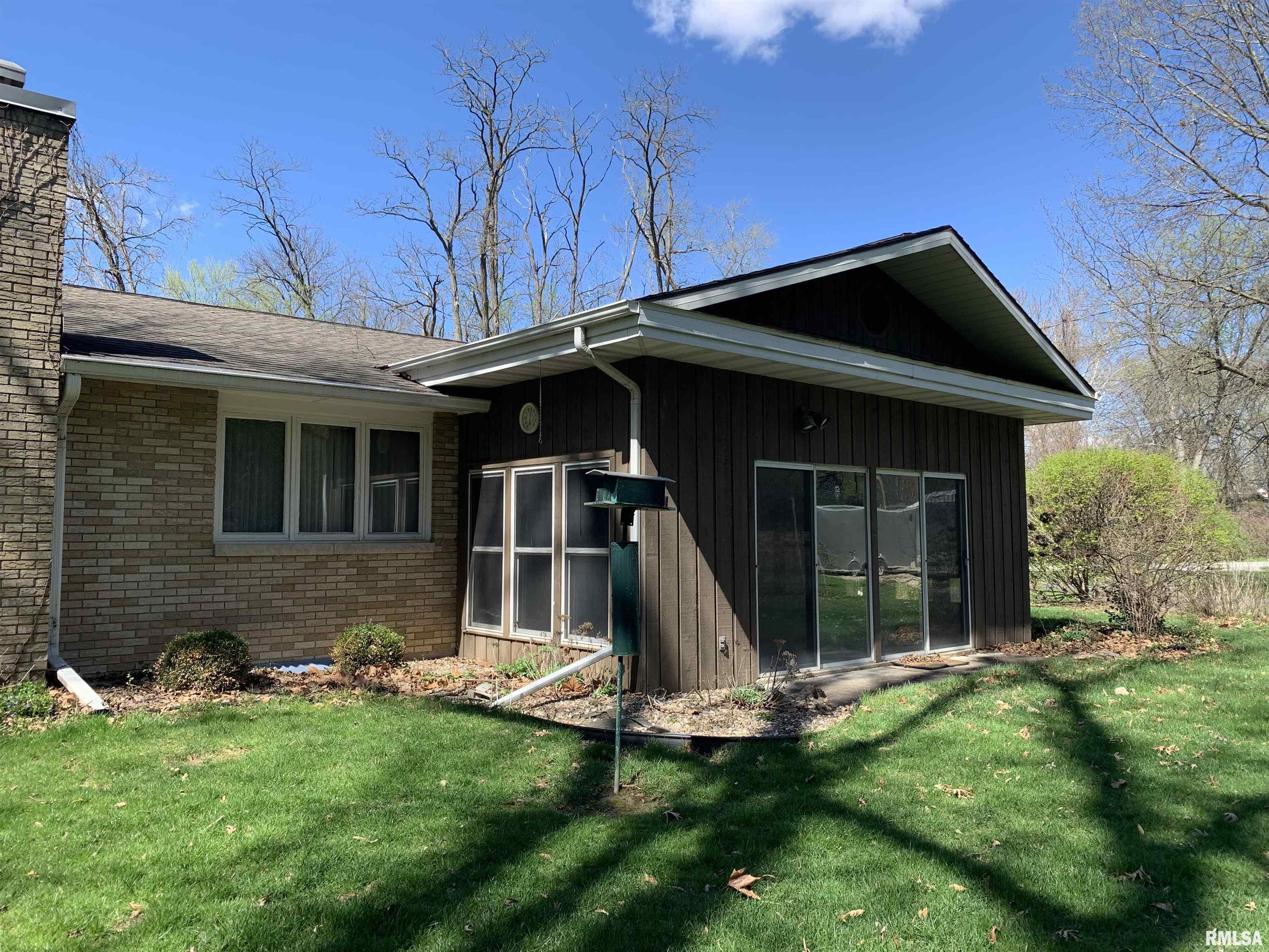 2424 Curved Creek Road Quincy, IL 62305 - Photo 3 of 21