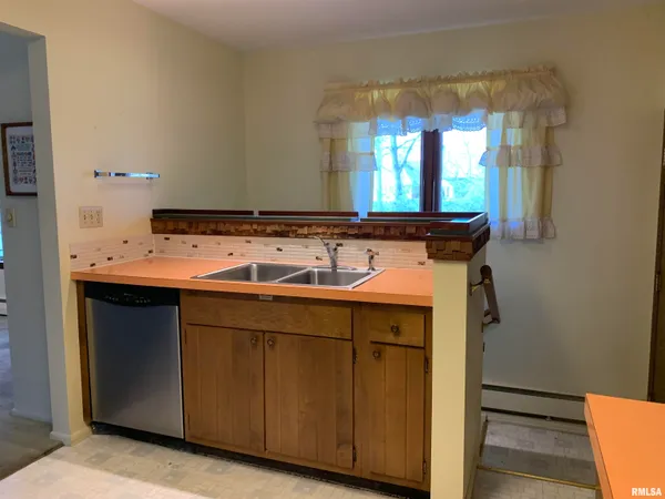 $240,000 | 2424 Curved Creek Road, Quincy, IL 62305
