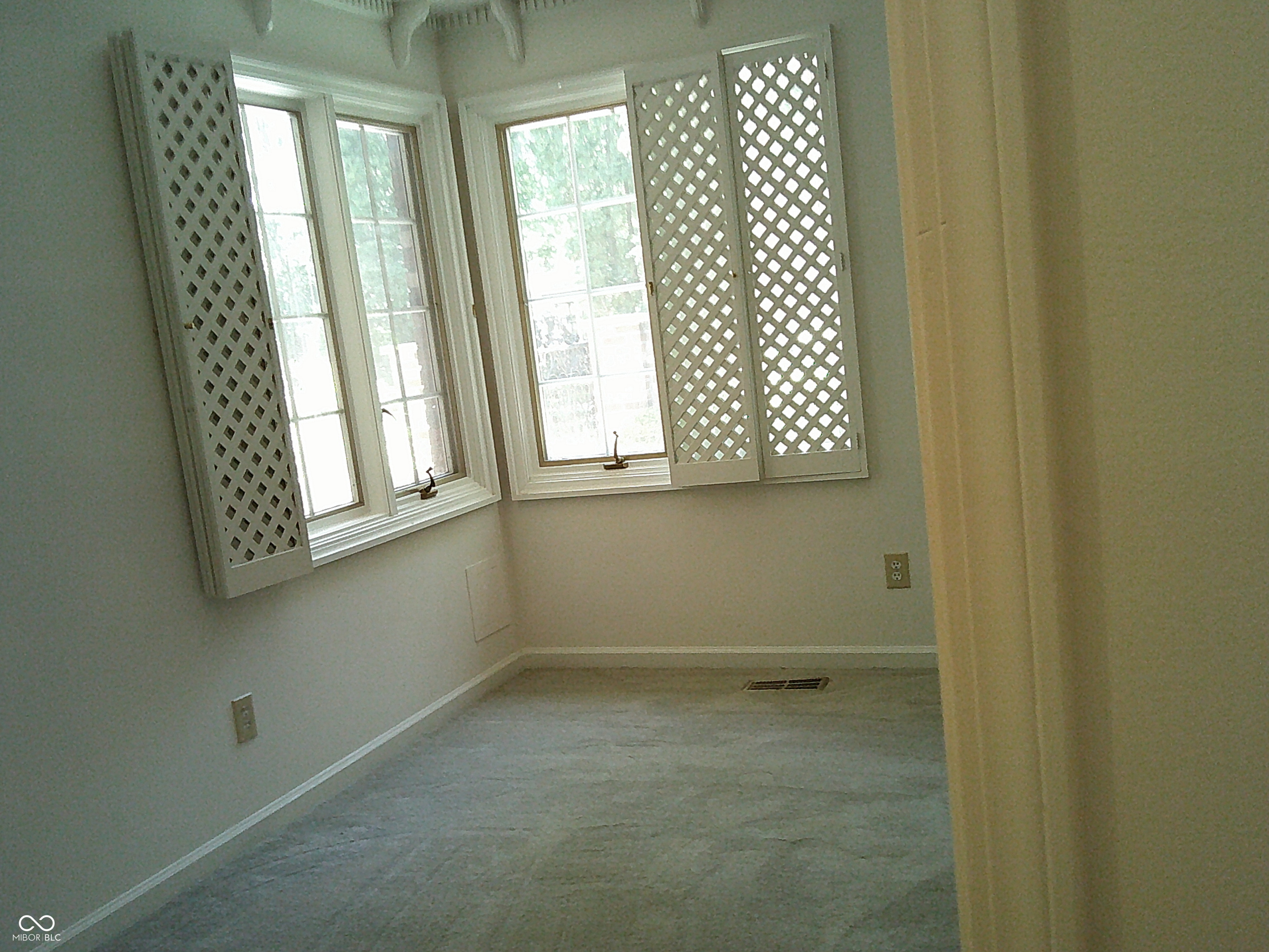 5409 Greenwillow Road Indianapolis, IN 46226 - Photo 10 of 29