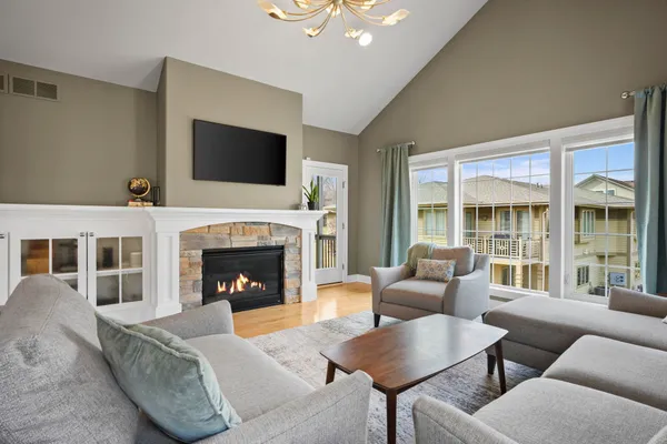 $925,000 | 13 Arboredge Way, Fitchburg, WI 53711