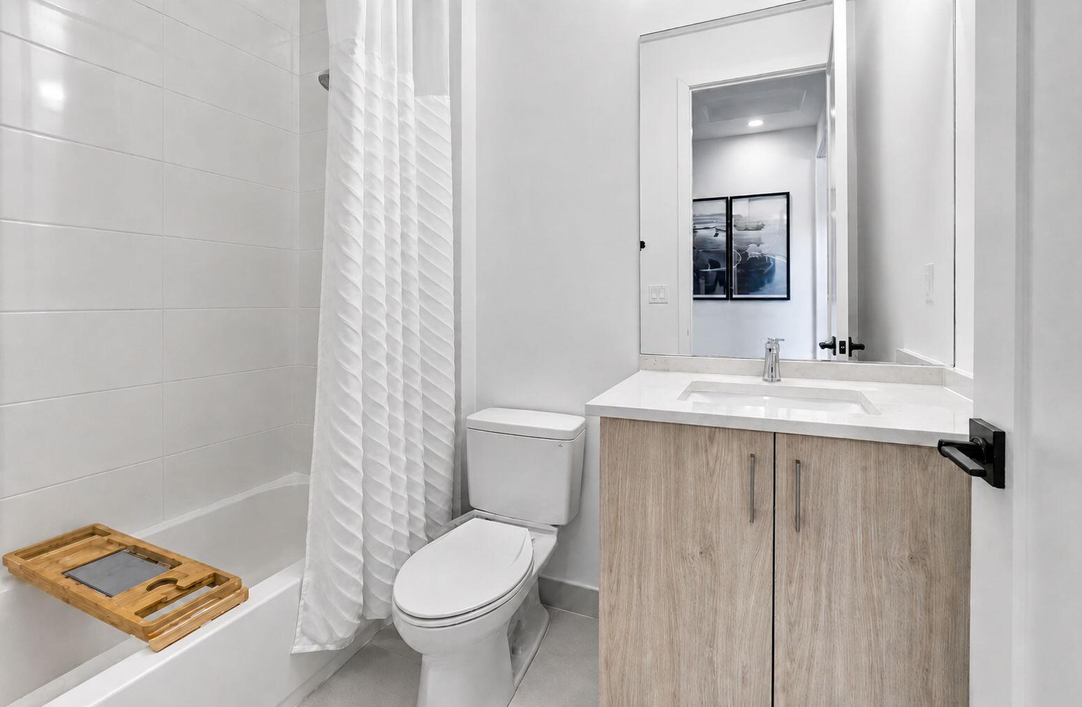 9124 Silver Marsh Lane Boca Raton, FL 33434 - Photo 26 of 62 Upstairs private tub bath
