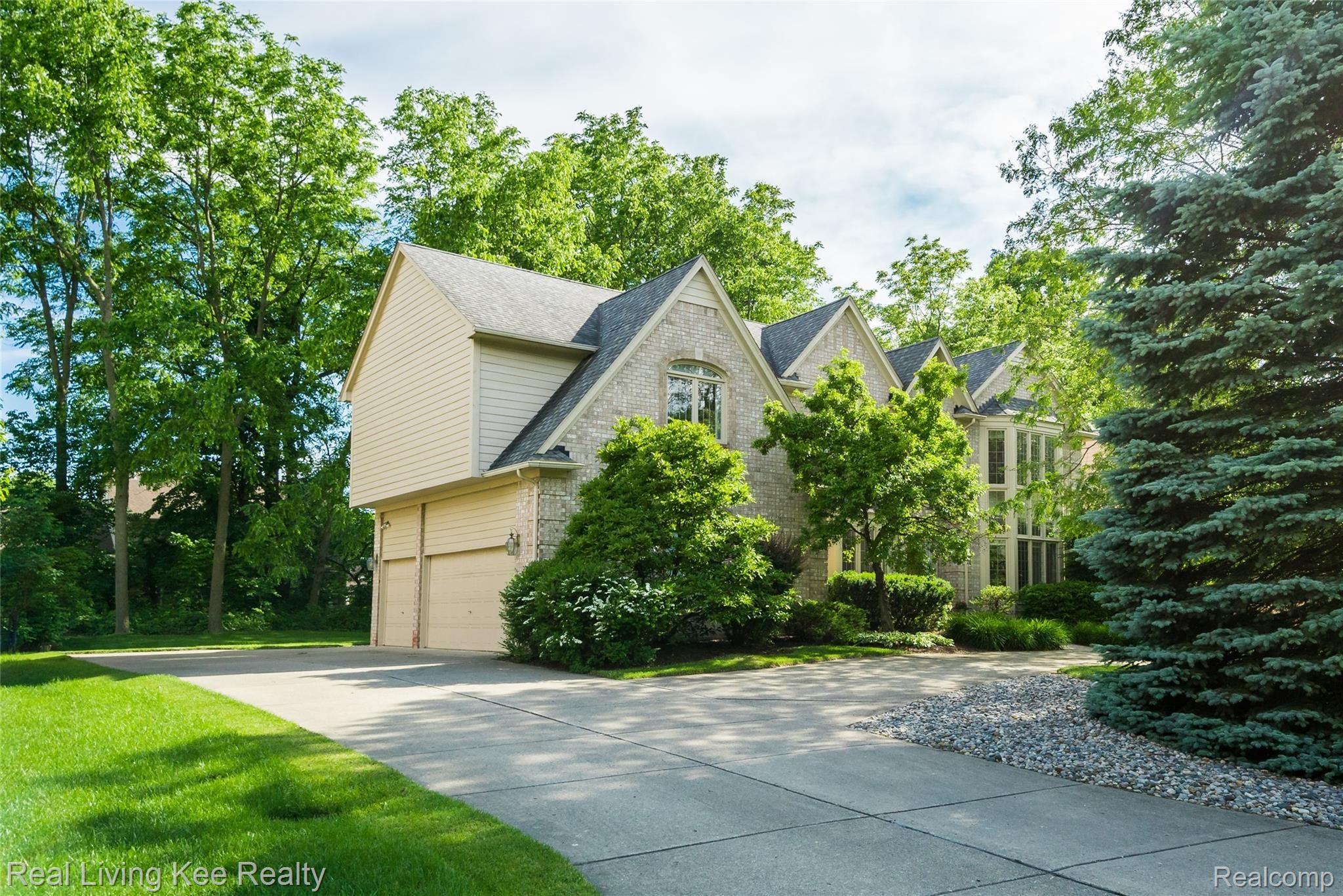 3655 Cedar Shake Drive Rochester, MI 48309 - Photo 4 of 71 Exteriors (4 of 12).jpg