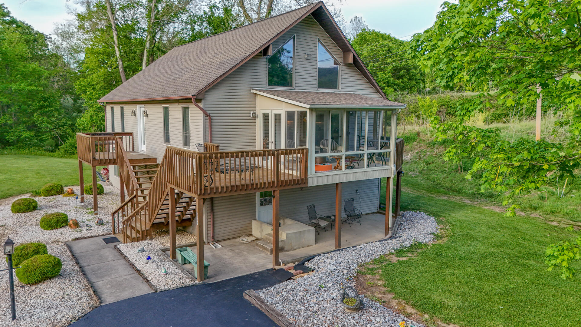 8796 Roanoke Road Elliston, VA 24087 - Photo 2 of 40 el best pic