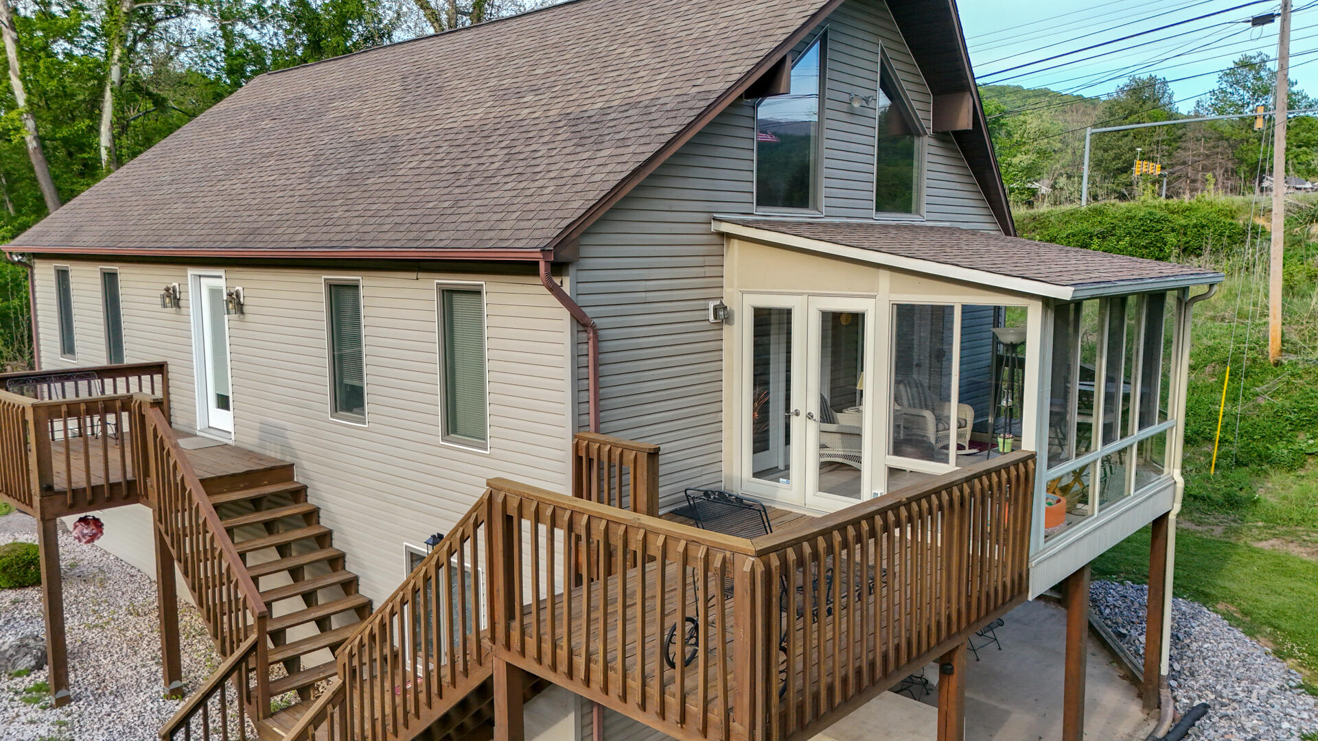 8796 Roanoke Road Elliston, VA 24087 - Photo 3 of 40 el right close