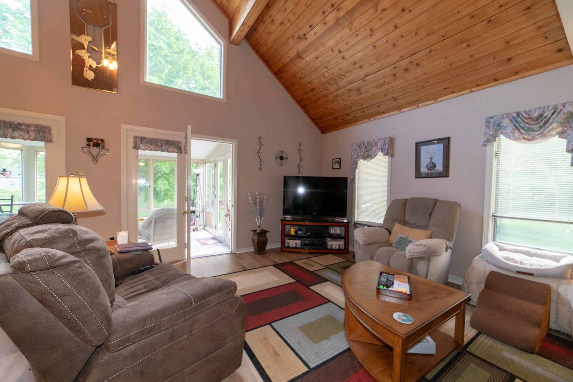 8796 Roanoke Road Elliston, VA 24087 - Photo 5 of 40 el living 2
