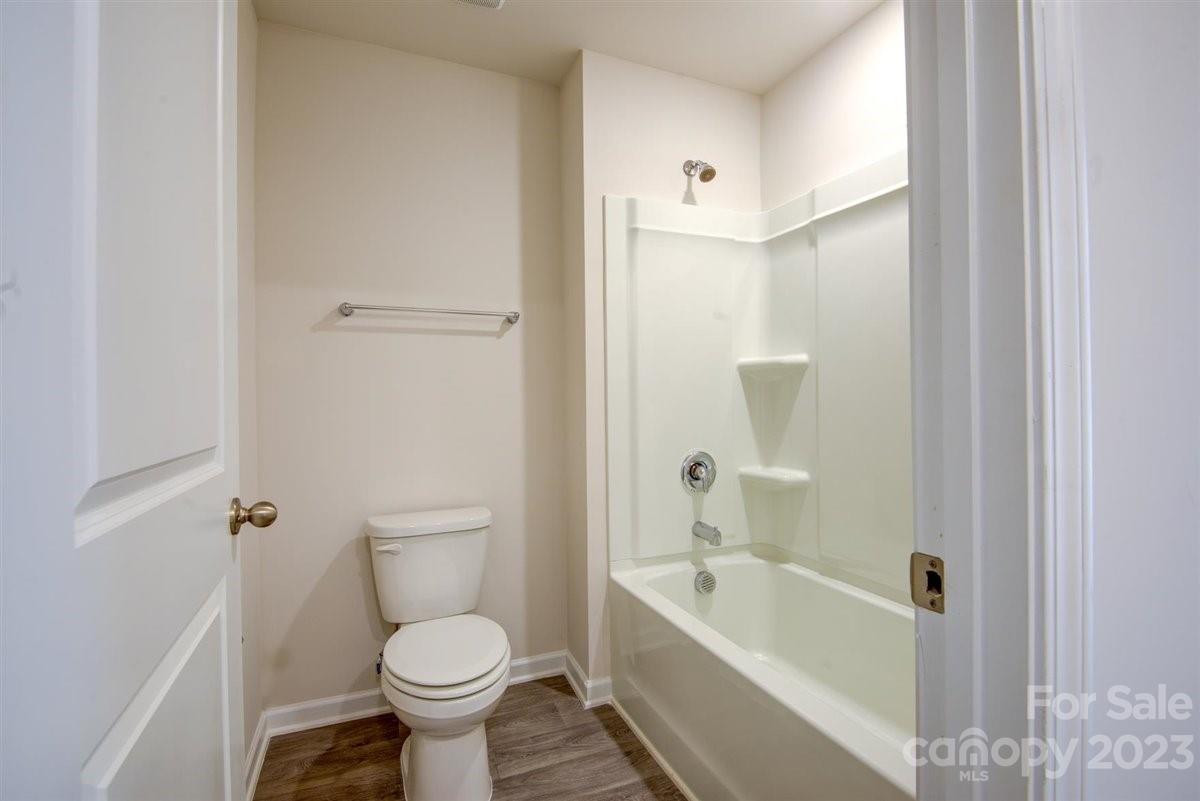 220 Jackson Way Lexington, NC 27295 - Photo 17 of 33 a bathroom with a toilet and a bathtub