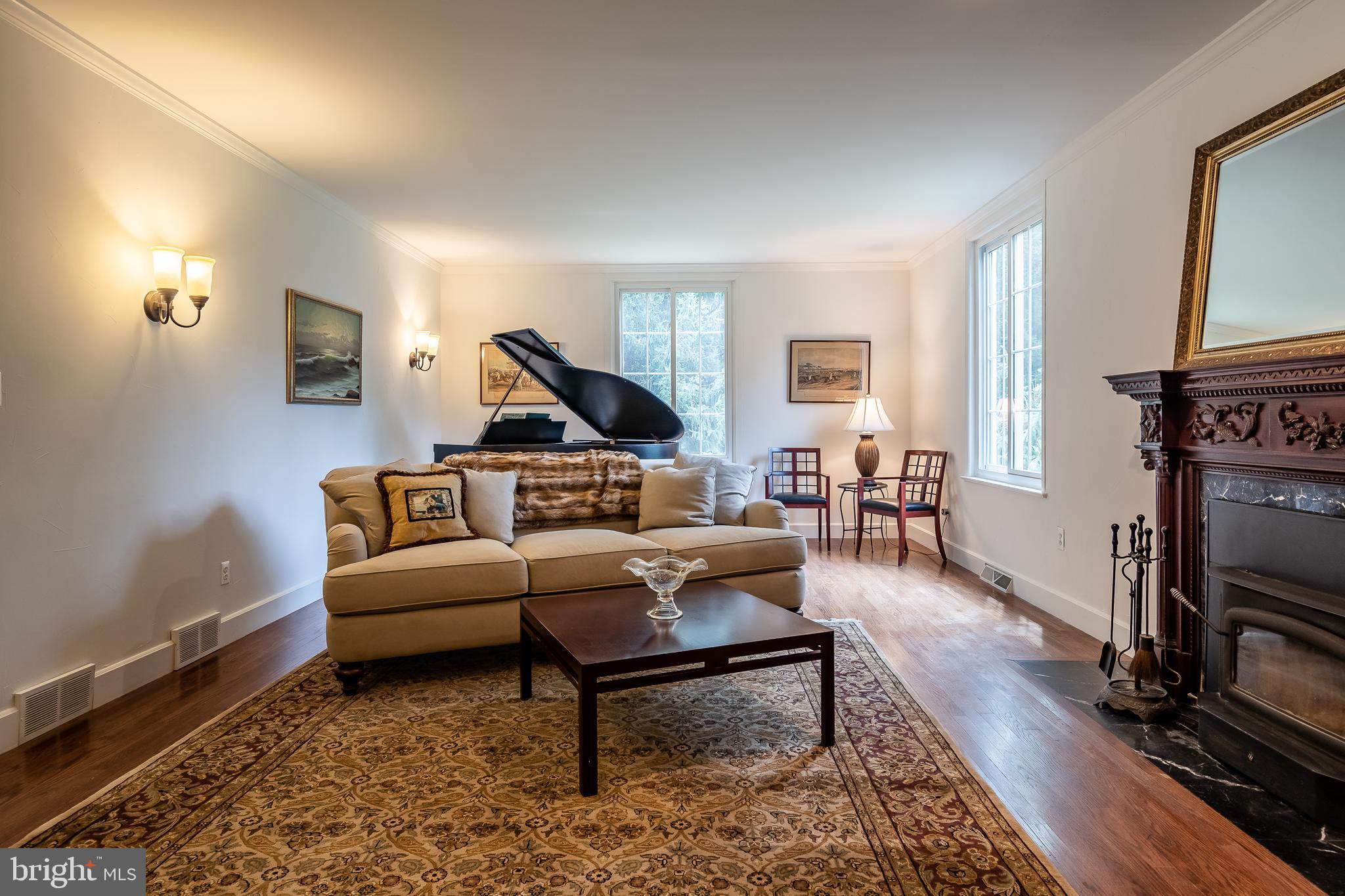 39 Longview Road Coatesville, PA 19320 - Photo 12 of 32 Living Room