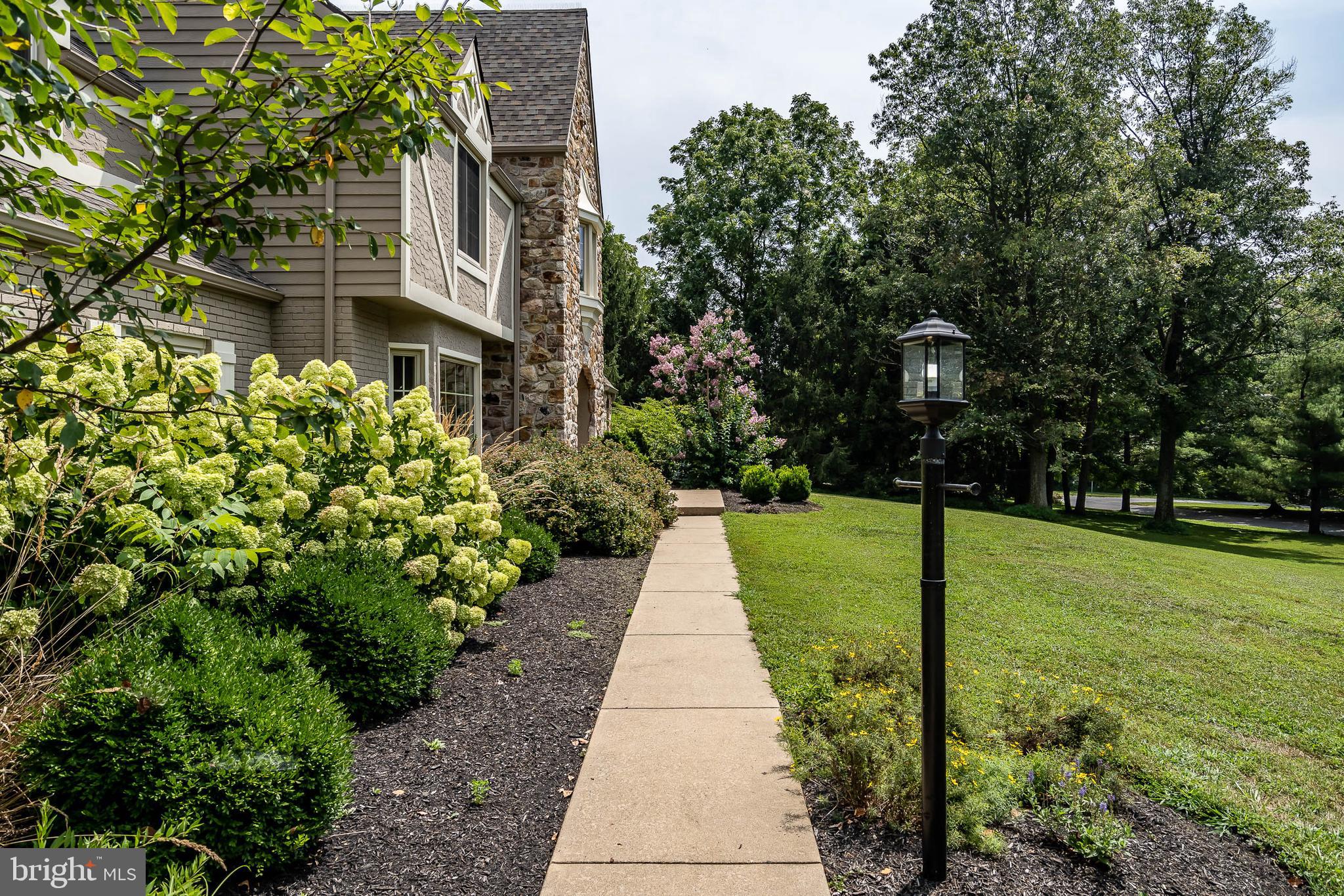 39 Longview Road Coatesville, PA 19320 - Photo 3 of 32 Front entry