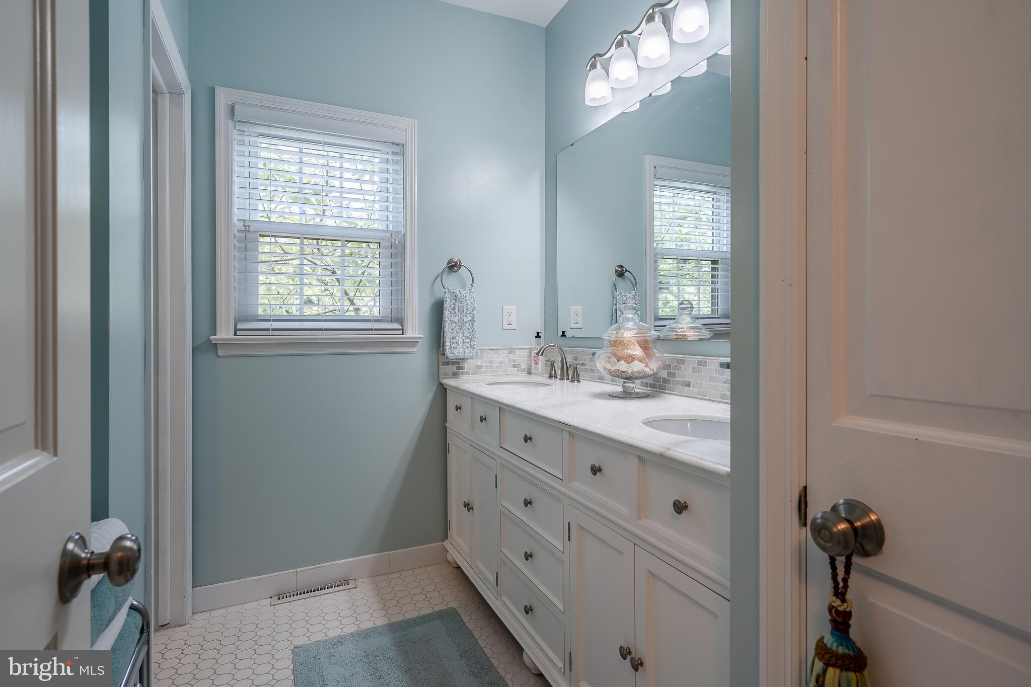 39 Longview Road Coatesville, PA 19320 - Photo 23 of 32 Hall Bath