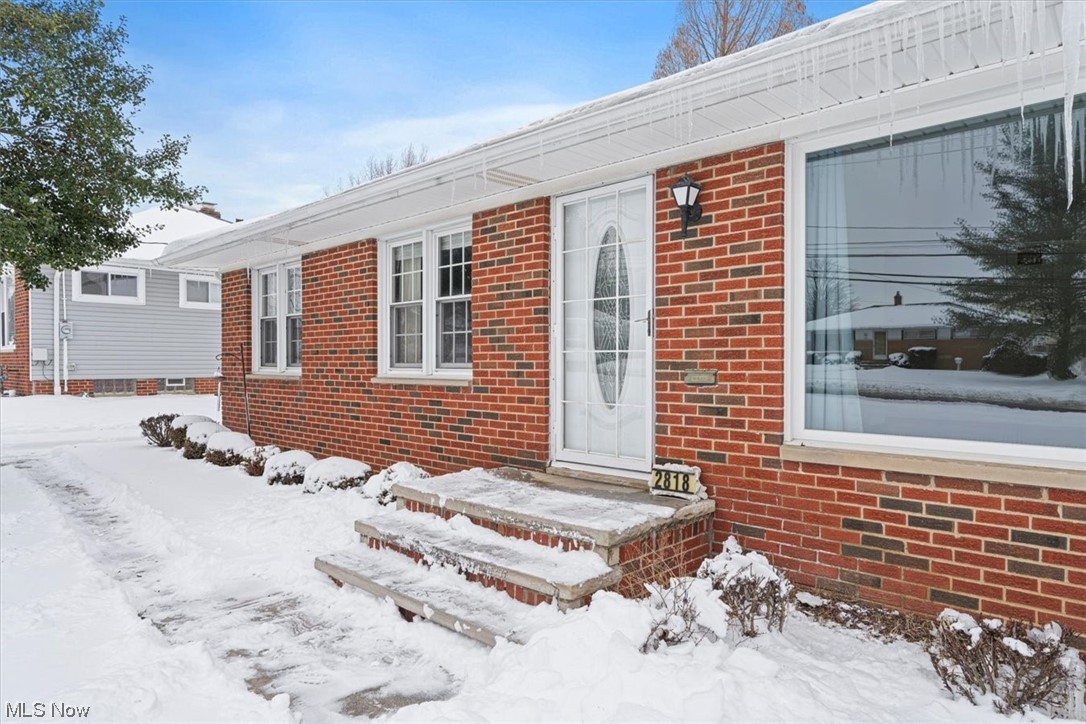 2818 Dentzler Road Parma, OH 44134 - Photo 4 of 42