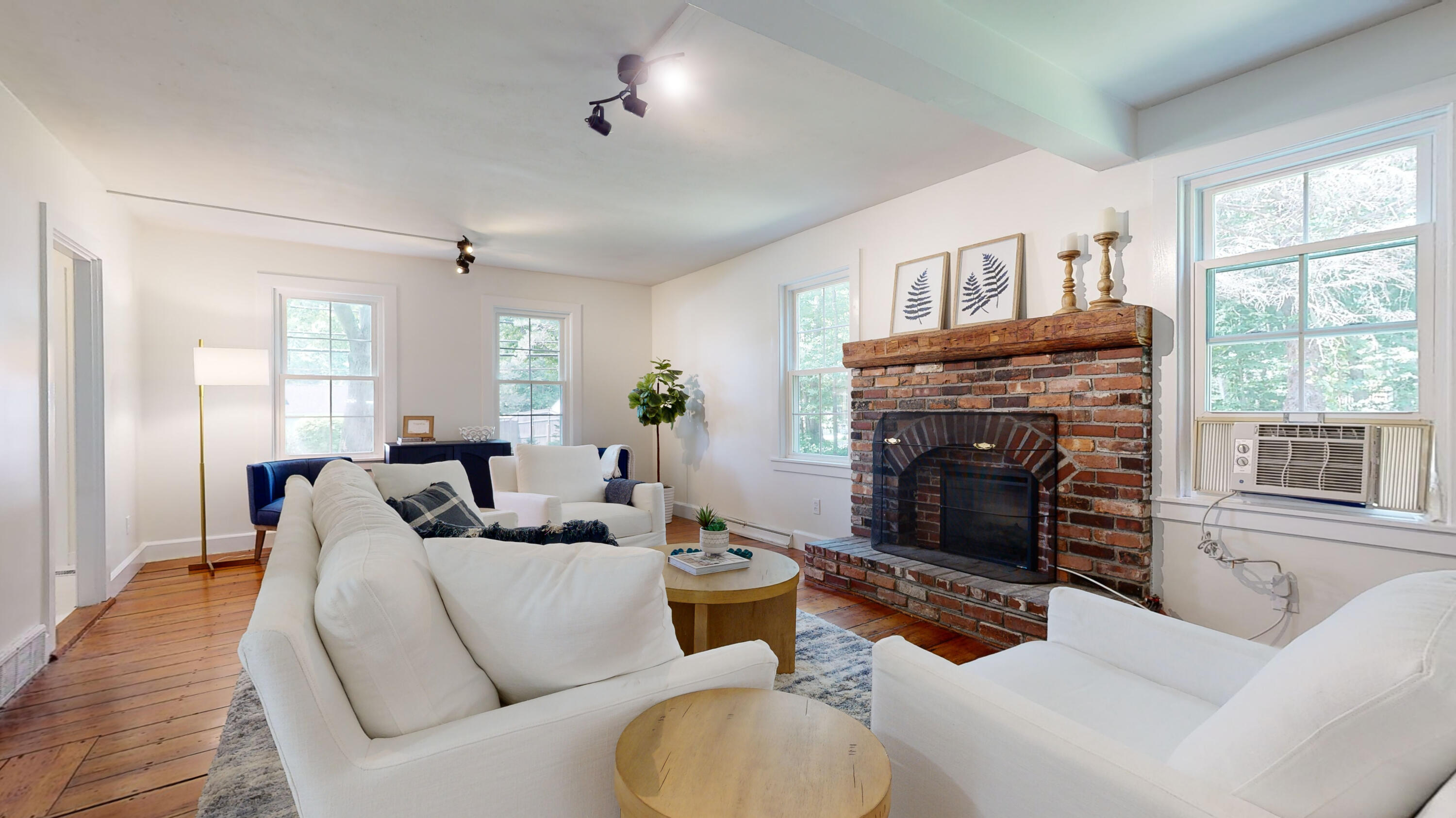 118 Dennett Road Kittery, ME 03904 - Photo 19 of 76 Living Room