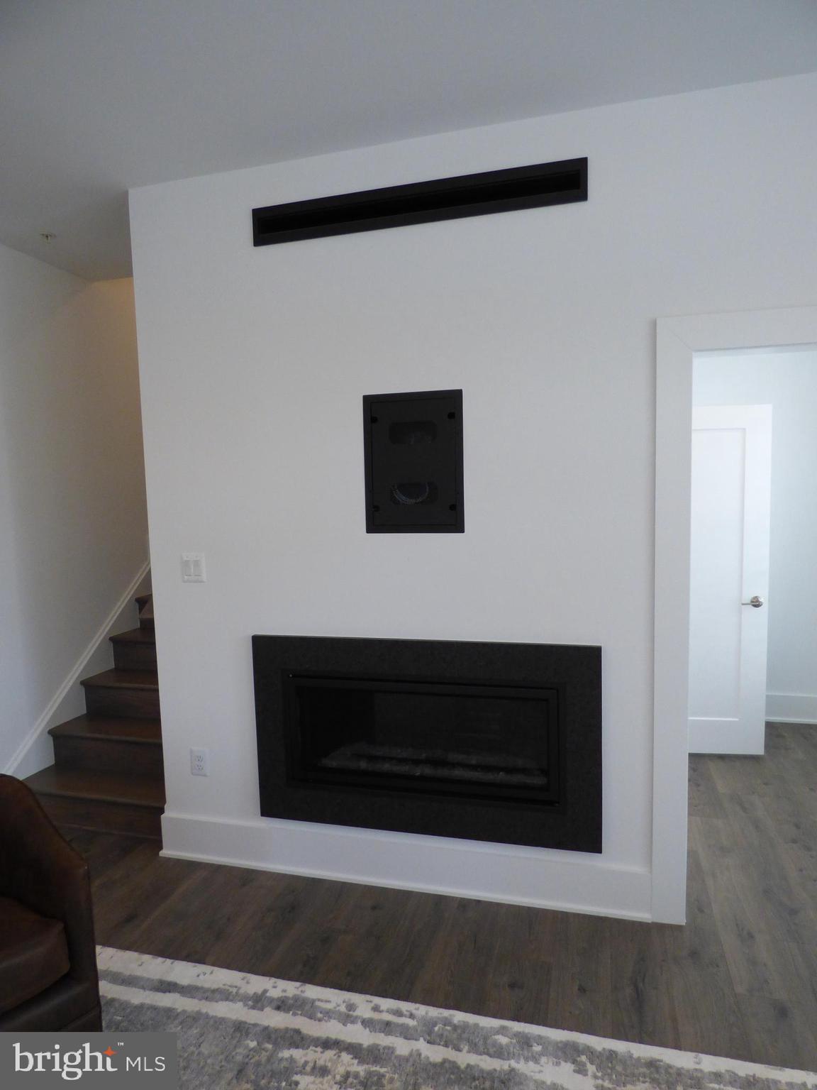11360 Emerald Park Road Potomac, MD 20854 - Photo 2 of 33 Gallery Image 2