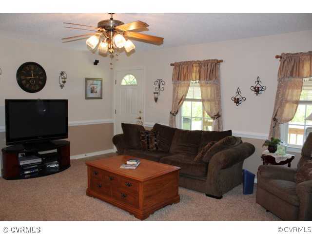 6724 Willow Hill Road Spring Grove, VA 23881 - Photo 12 of 24 Den/Family/Great Room