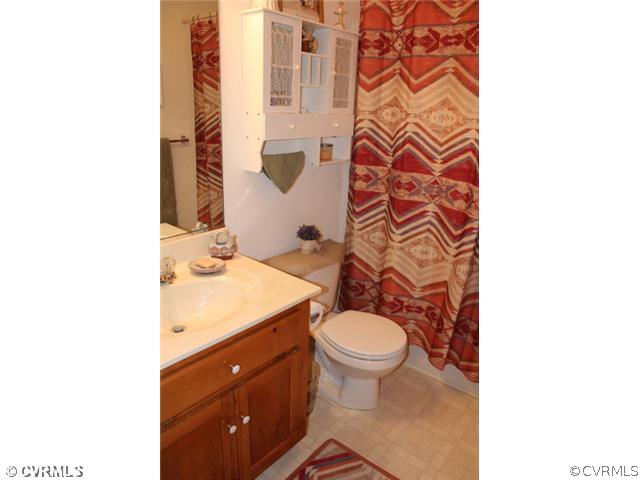 6724 Willow Hill Road Spring Grove, VA 23881 - Photo 20 of 24 Bathroom - Full Hall Bathroom