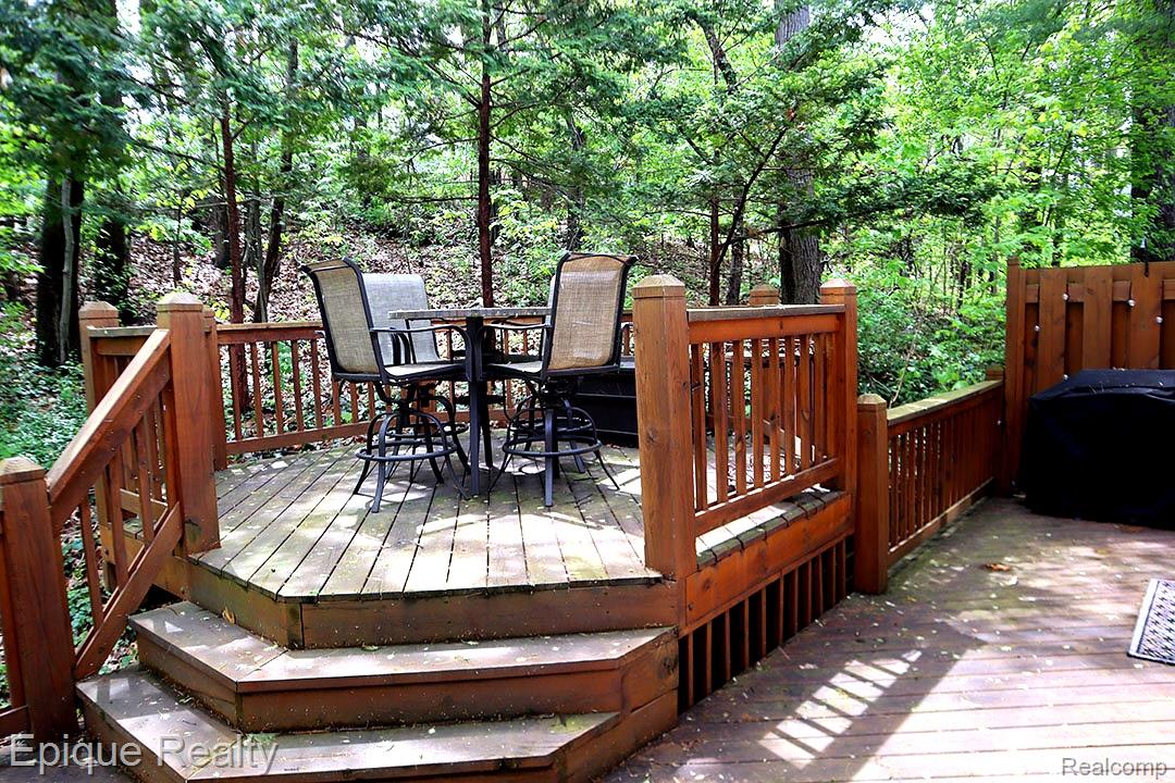6607 Ridgeview Drive Clarkston, MI 48346 - Photo 3 of 25 Deck featuring outdoor dining area