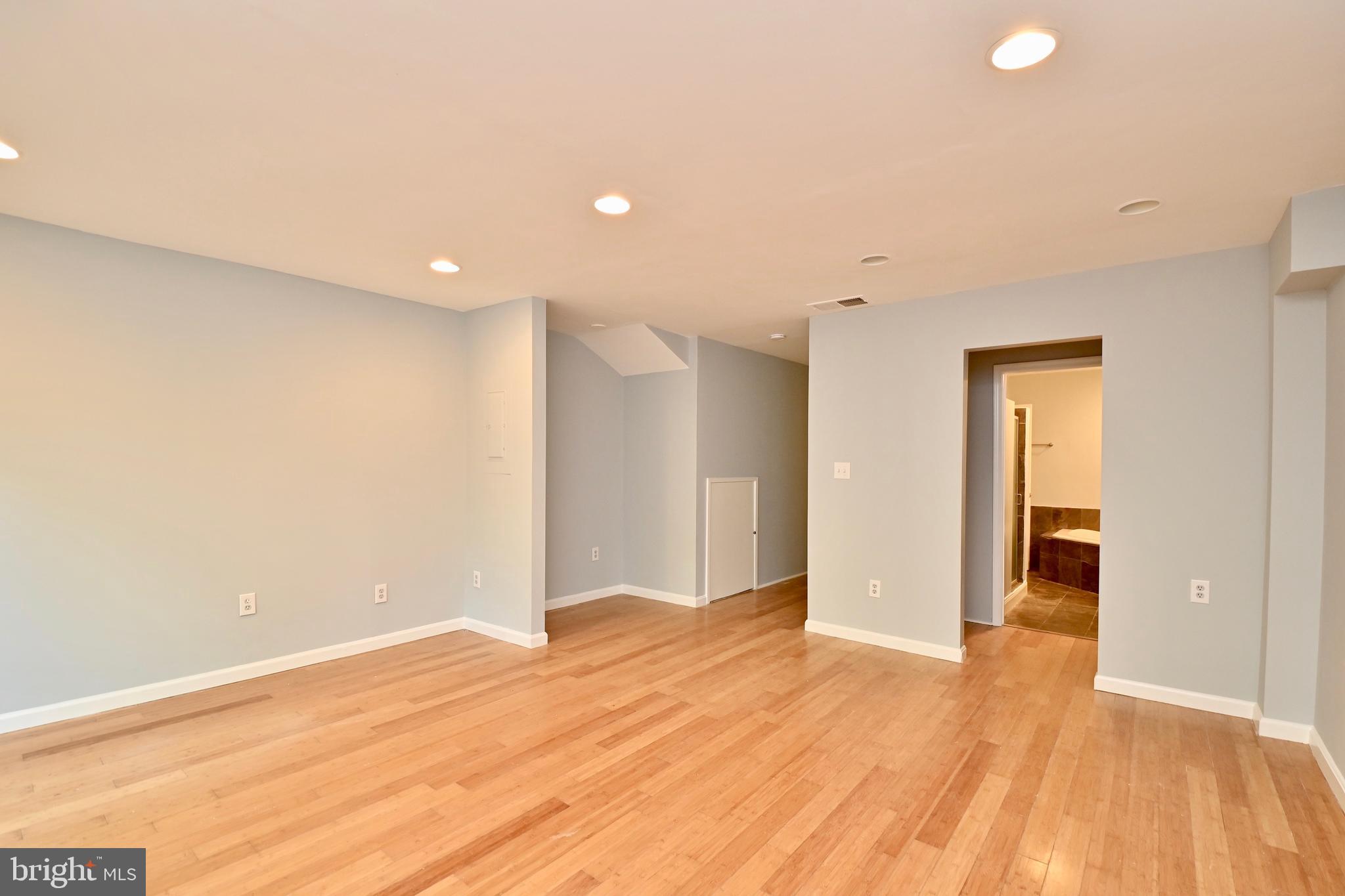 2433 Southgate Square Reston, VA 20191 - Photo 33 of 39 Gallery Image 33