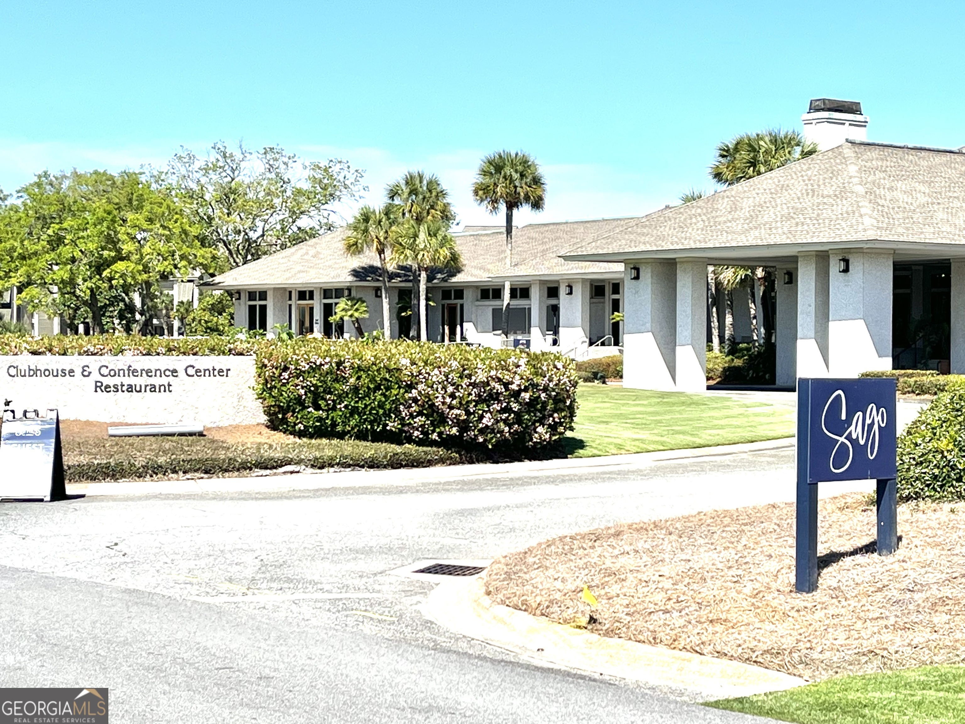 372 Moss Oak Circle St. Simons, GA 31522 - Photo 38 of 44 a front view of a house with garden