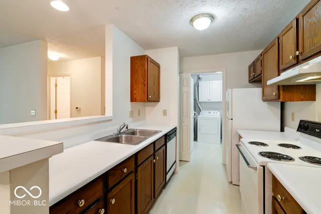 $178,000 | 8112 Glenwillow Lane, Unit 102, Indianapolis, IN 46278