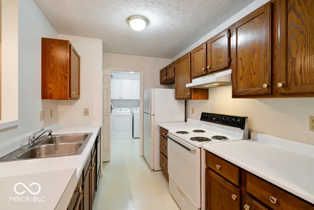 $178,000 | 8112 Glenwillow Lane, Unit 102, Indianapolis, IN 46278