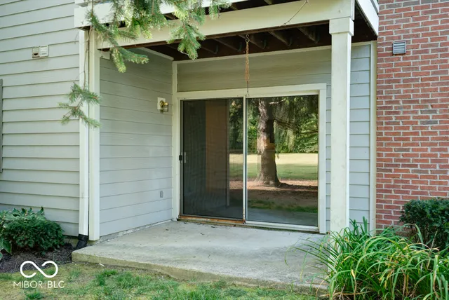 $178,000 | 8112 Glenwillow Lane, Unit 102, Indianapolis, IN 46278