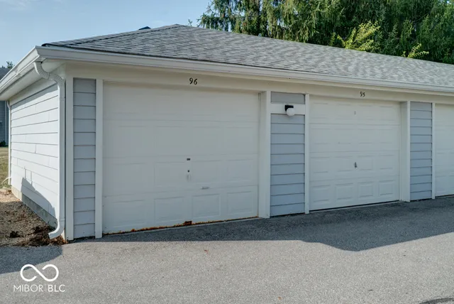 $178,000 | 8112 Glenwillow Lane, Unit 102, Indianapolis, IN 46278