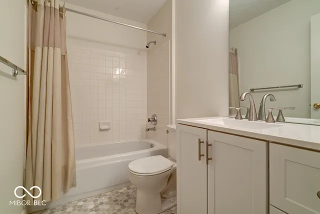 $178,000 | 8112 Glenwillow Lane, Unit 102, Indianapolis, IN 46278