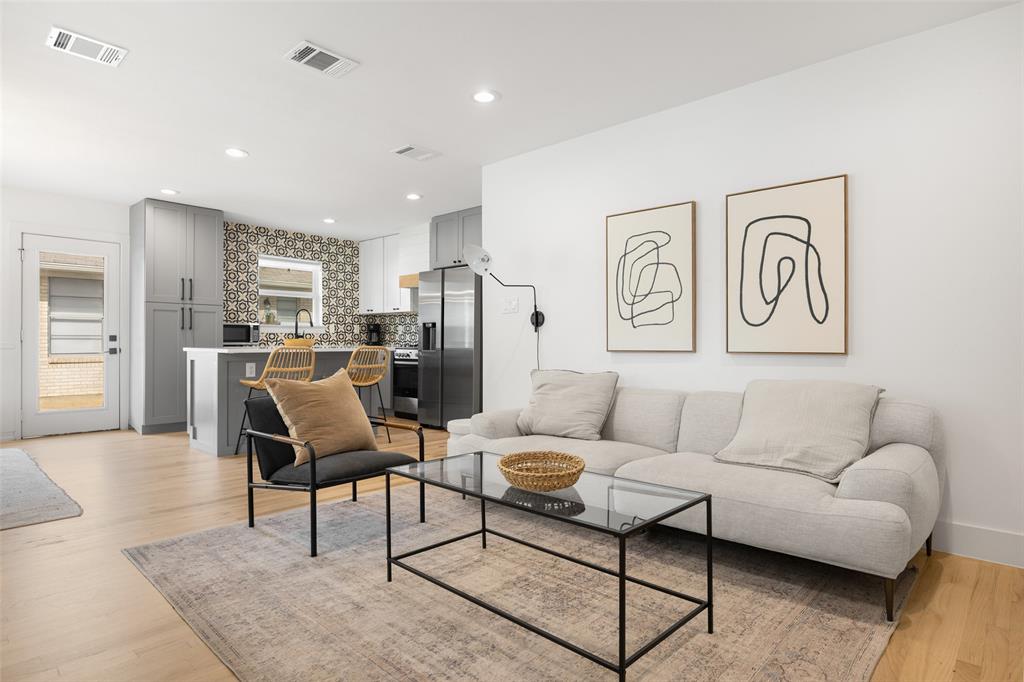 6569 Ascot Lane Dallas, TX 75214 - Photo 4 of 33