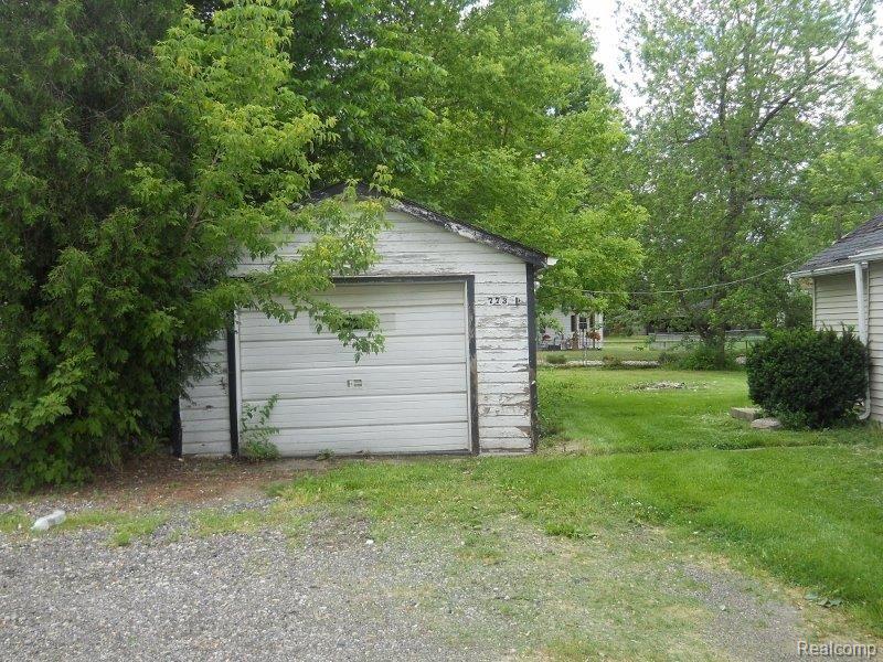 773 Capac Road Allenton, MI 48002 - Photo 4 of 12 garage (800x600).jpg
