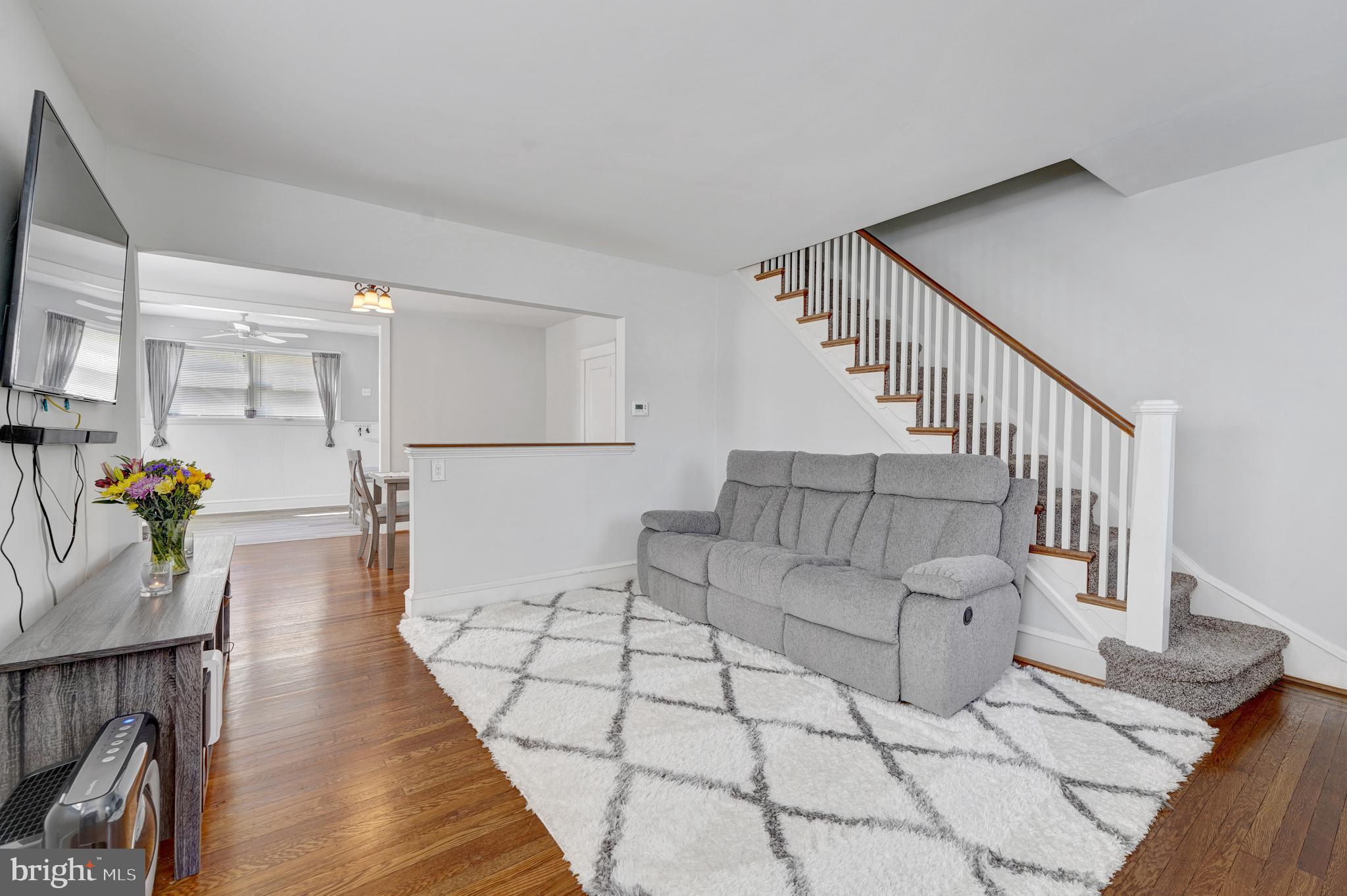 4696 State Road Drexel Hill, PA 19026 - Photo 3 of 36 Living Room