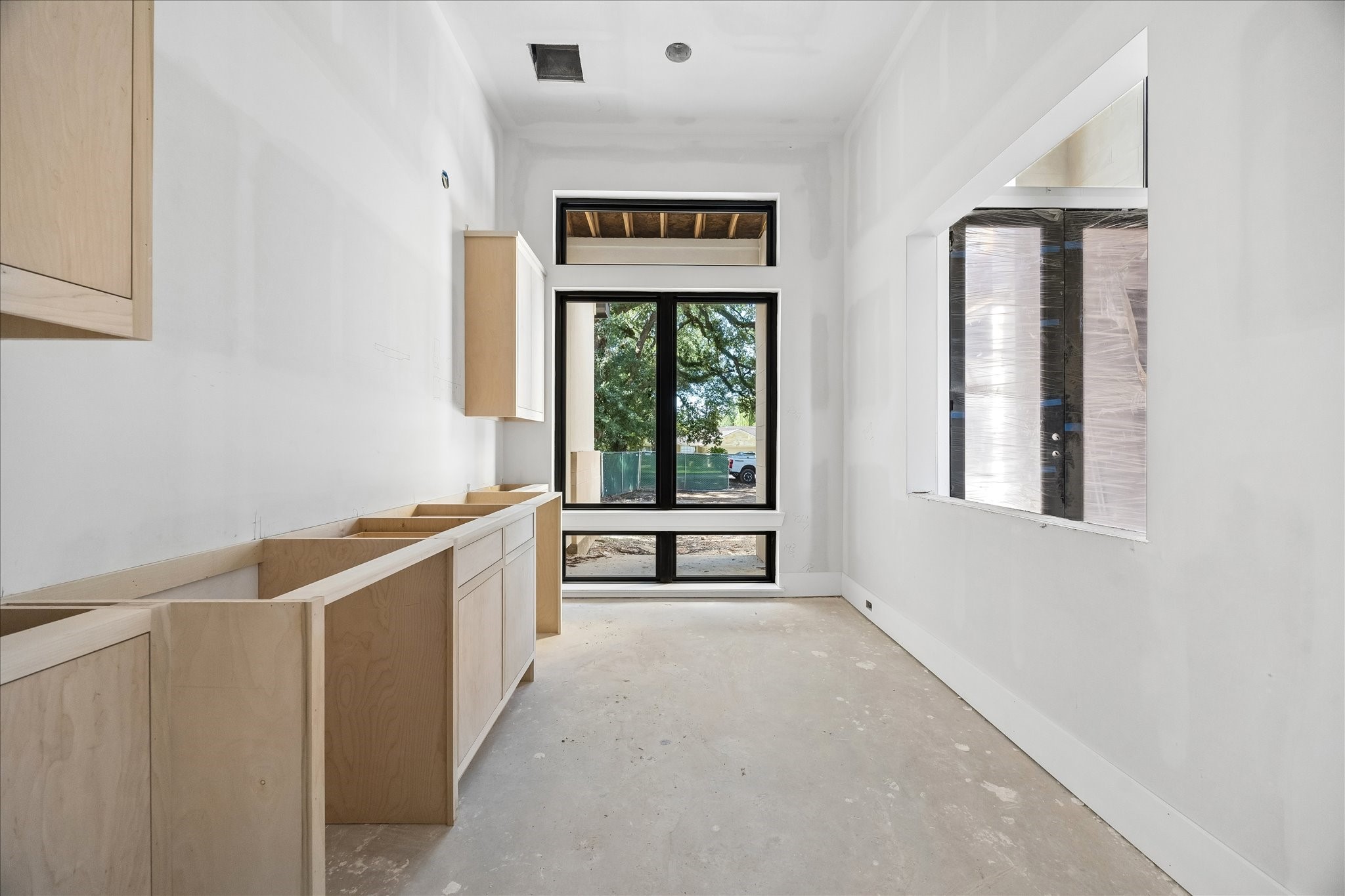 9050 Elizabeth Road Houston, TX 77055 - Photo 24 of 40 a view of an empty room with window