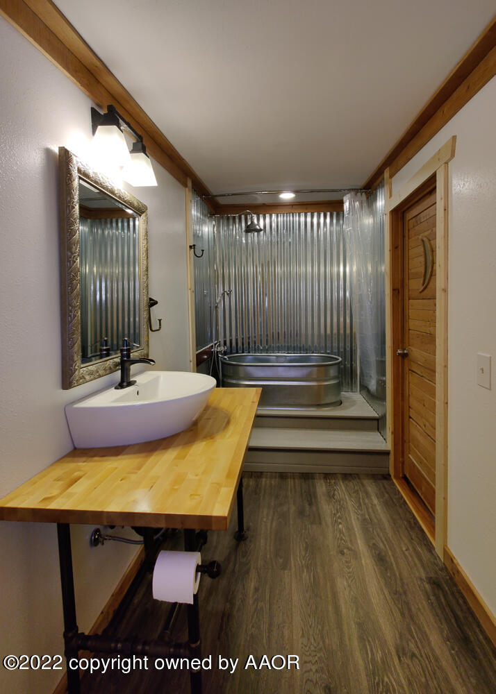 644 Cherokee Road Fritch, TX 79036 - Photo 24 of 40 2nd Bathroom