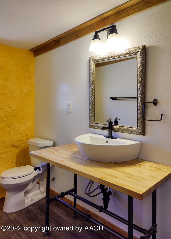644 Cherokee Road Fritch, TX 79036 - Photo 26 of 40 2nd Bathroom View 3