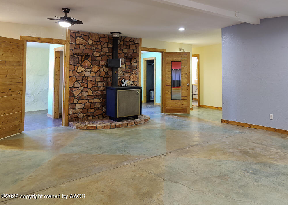 644 Cherokee Road Fritch, TX 79036 - Photo 7 of 40 Living Area View 4