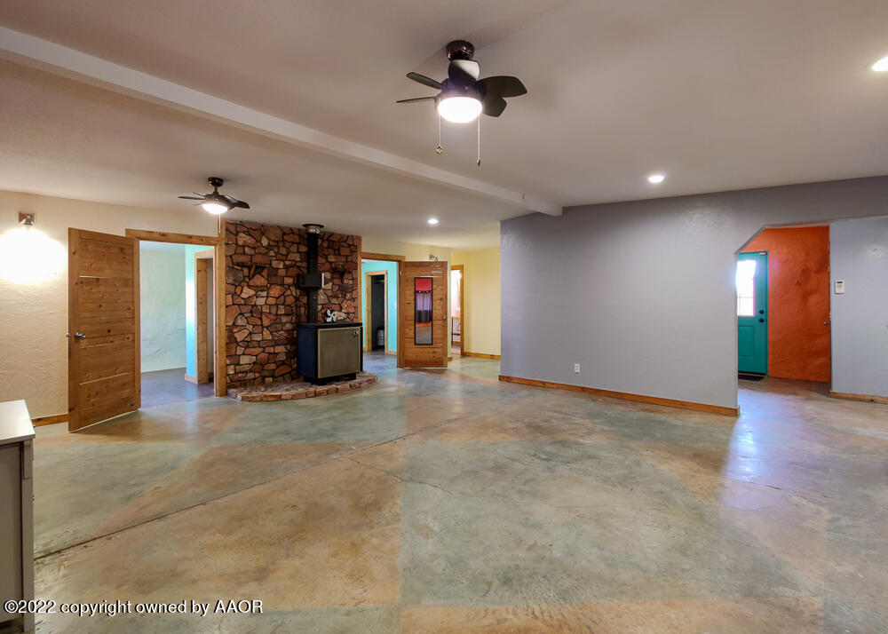 644 Cherokee Road Fritch, TX 79036 - Photo 8 of 40 Living Area View 5