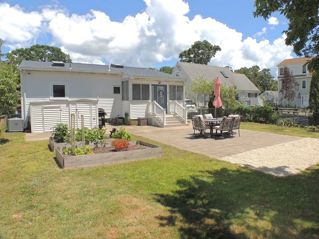 35 Bayview Street Wareham, MA 02571 - Photo 2 of 23